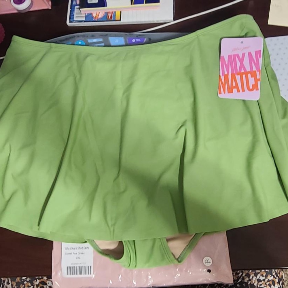 New With Tags Kortni Jeane Who Wears Short Skirts XXL Sweet Pea Green